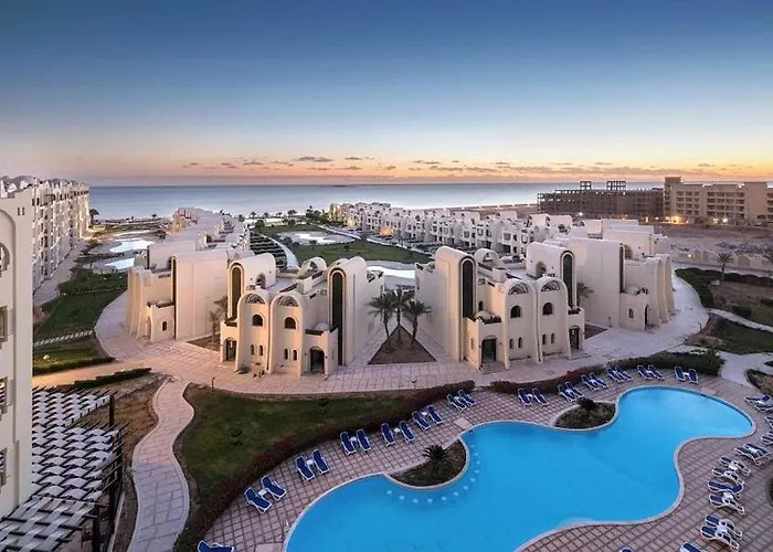 Luxury Beachfront Studio-foreign Nationals Only شقة *