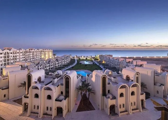 Luxury Beachfront Studio-foreign Nationals Only شقة